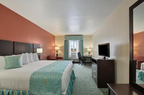 Gallery image of Ramada by Wyndham South Waco in Hewitt