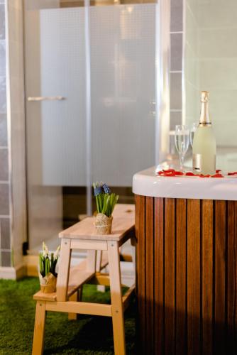 a bar with a table and a bottle of wine at TANTRA Love SPA in Lancharejo