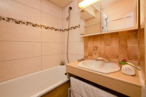 a bathroom with a sink and a bath tub at Résidence La Verte 15 ski in ski out - Happy Rentals in Chamonix