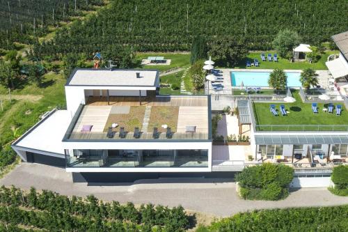 an aerial view of a house with a garden at Hotel Törggelehof in Cermes