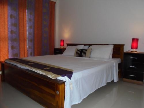 A bed or beds in a room at JMF Hotel