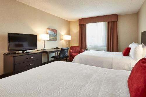 Ein Bett oder Betten in einem Zimmer der Unterkunft Travelway Inn Sudbury