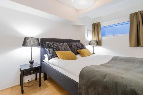 Кровать или кровати в номере Nordic Host - Prinsens Gate 10 city center - High-end