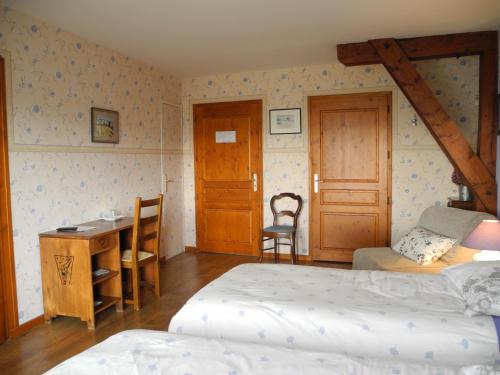 a bedroom with two beds and a desk and a table at Le Plateau de la Danse in Saint-Victor-sur-Loire