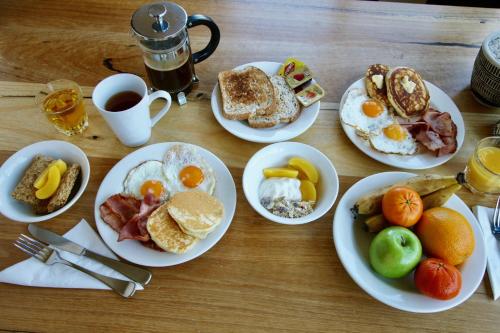 スレッドボにあるBoali Lodge Thredboの木製テーブル