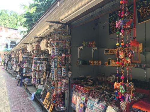 Supermarket nebo jiné obchody v  rezortu nebo okolí