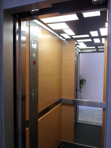 an elevator in an office building with its door open at La Brisa de Tarik Rooms in Tarifa