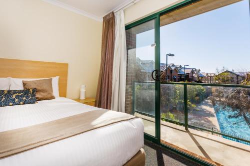 Kolam renang di atau dekat dengan Perth Ascot Central Apartment Hotel Official