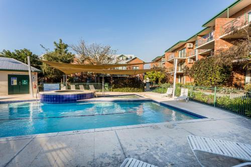 The swimming pool at or close to Perth Ascot Central Apartment Hotel Official