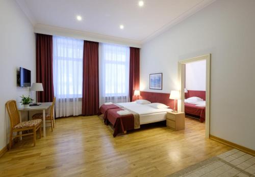 a hotel room with a bed and a mirror at Hotel Metropolis in Kaunas