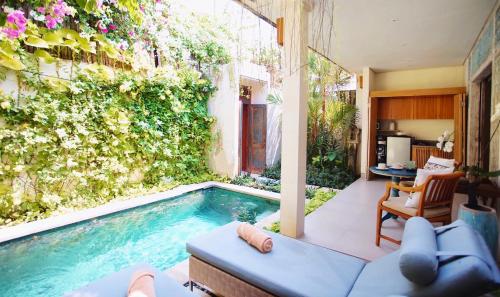 a swimming pool in the middle of a yard at Villa Bali Asri Batubelig in Seminyak