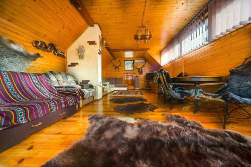a living room with a couch and a piano at Villa U Tsymbora in Sinyak