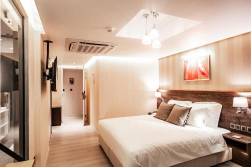 Кровать или кровати в номере Amina Residency