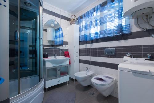 Kúpeľňa v ubytovaní APARTMAN MLADENKA