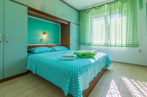 Posteľ alebo postele v izbe v ubytovaní APARTMAN MLADENKA