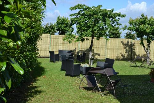 a group of chairs and tables in a yard at Best Western Le Vinci Loire Valley in Amboise