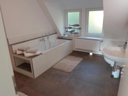 Ένα μπάνιο στο Ferienwohnung Dawe