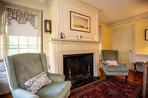 Un lugar para sentarse en Clark Currier Inn