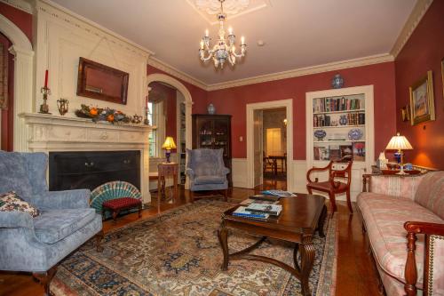 Un lugar para sentarse en Clark Currier Inn