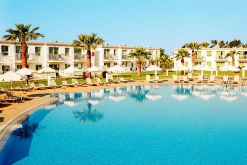 Bazen v nastanitvi oz. blizu nastanitve Sunprime Ayia Napa Suites - Adults Only