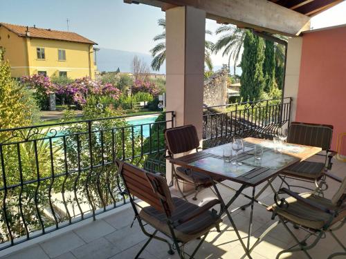 Bazén v ubytování Appartamento in Residenza dei Limoni nebo v jeho okolí