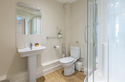 a bathroom with a toilet and a sink and a shower at House of Fisher - Central House in Camberley
