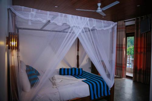 Tempat tidur dalam kamar di Hotel City Grand Ella