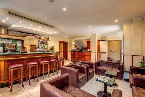 a bar in a restaurant with leather furniture at Hotel Osimar in Rome