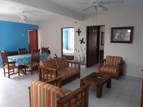 a living room with a couch and chairs and a table at Inmobiliaria Percales in Veracruz