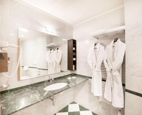 a bathroom with a sink and a mirror at Grand Hotel Spiaggia in Alassio