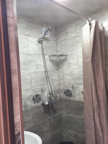 Un baño de White House Chakvi