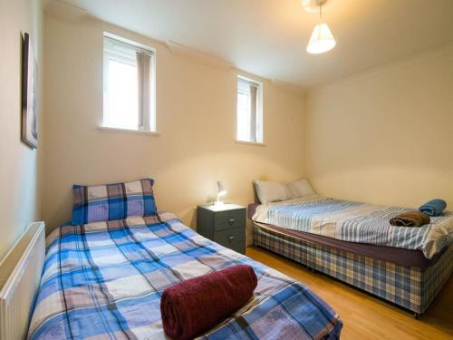 Un pat sau paturi într-o cameră la Long Stay Reduced Rates 3P