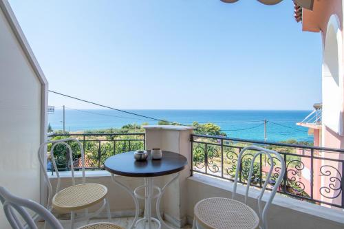a balcony with a table and chairs and the ocean at Hotel Agios Thomas in Ligia