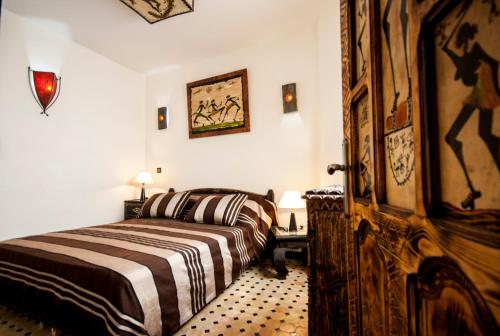 Postel nebo postele na pokoji v ubytování Riad Bab Essaouira