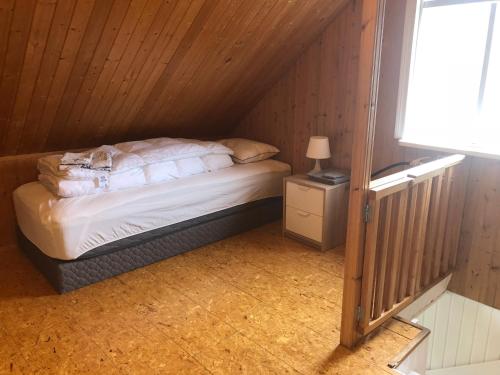 En eller flere senge i et værelse på Vellir Grenivík Home with a View