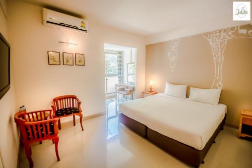 Postel nebo postele na pokoji v ubytování Juldis J2 Khao Yai Hotel - SHA and SHA Plus Certified