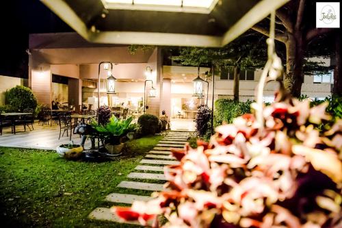 Zahrada ubytování Juldis J2 Khao Yai Hotel - SHA and SHA Plus Certified