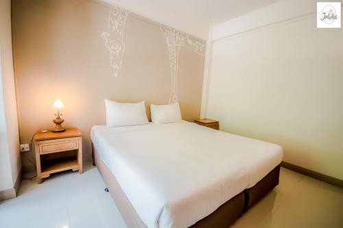 Postel nebo postele na pokoji v ubytování Juldis J2 Khao Yai Hotel - SHA and SHA Plus Certified