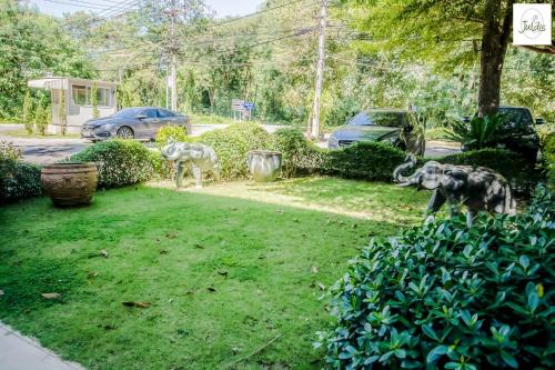 Zahrada ubytování Juldis J2 Khao Yai Hotel - SHA and SHA Plus Certified