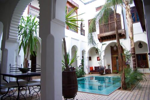 Bazén v ubytování Riad Ghali Hotel & SPA nebo v jeho okolí