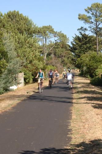 Επισκέπτες που μένουν στο Logis Hôtel Emeraude des Bois