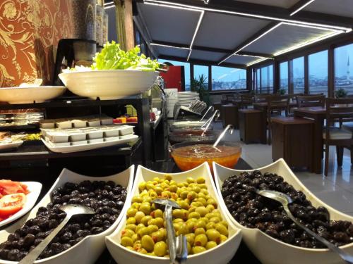 Jídlo v hotelu nebo okolí