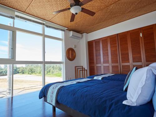 Giường trong phòng chung tại T&T MOF-Maeda Ocean Front House-