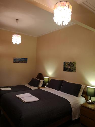 Ένα ή περισσότερα κρεβάτια σε δωμάτιο στο Golden Cross Hotel