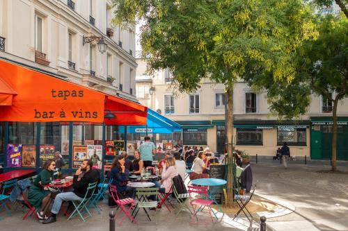 Gallery image of La Planque Hotel in Paris