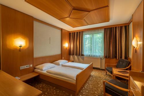 Postel nebo postele na pokoji v ubytování Hotel Gasthof Seeland