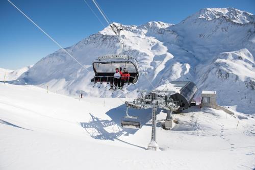 L'établissement Radisson Blu Hotel Reussen, Andermatt en hiver