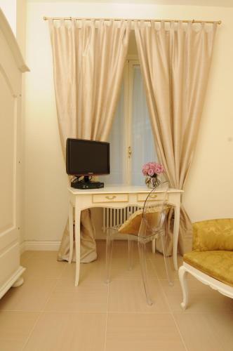 Elegant Flat Spanish steps