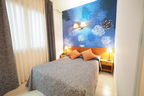 Ένα ή περισσότερα κρεβάτια σε δωμάτιο στο Hotel Montserrat