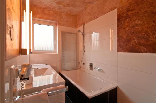 Ett badrum på Hotel Bären Trossingen